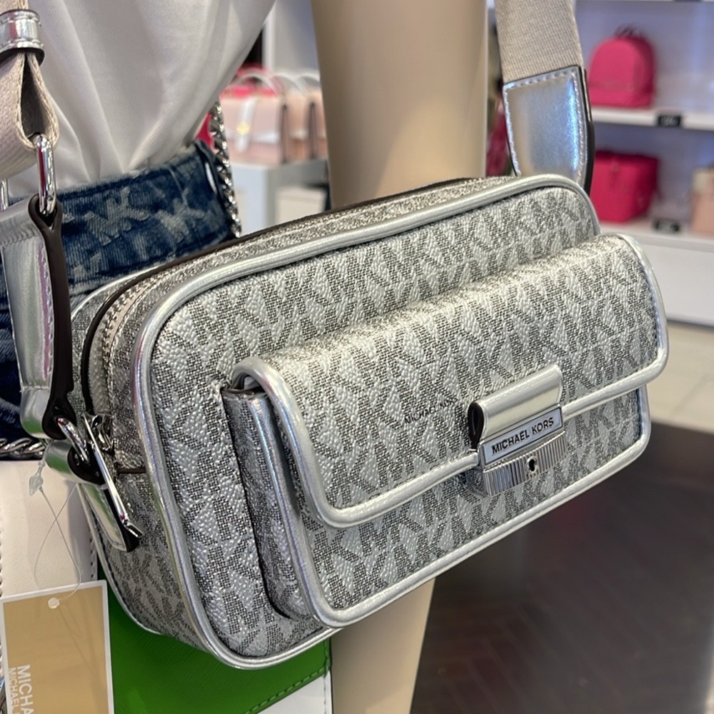 Michael Kors Bradshaw Extra-Sm Metallic Signature Logo Camera Crossbody
Silver